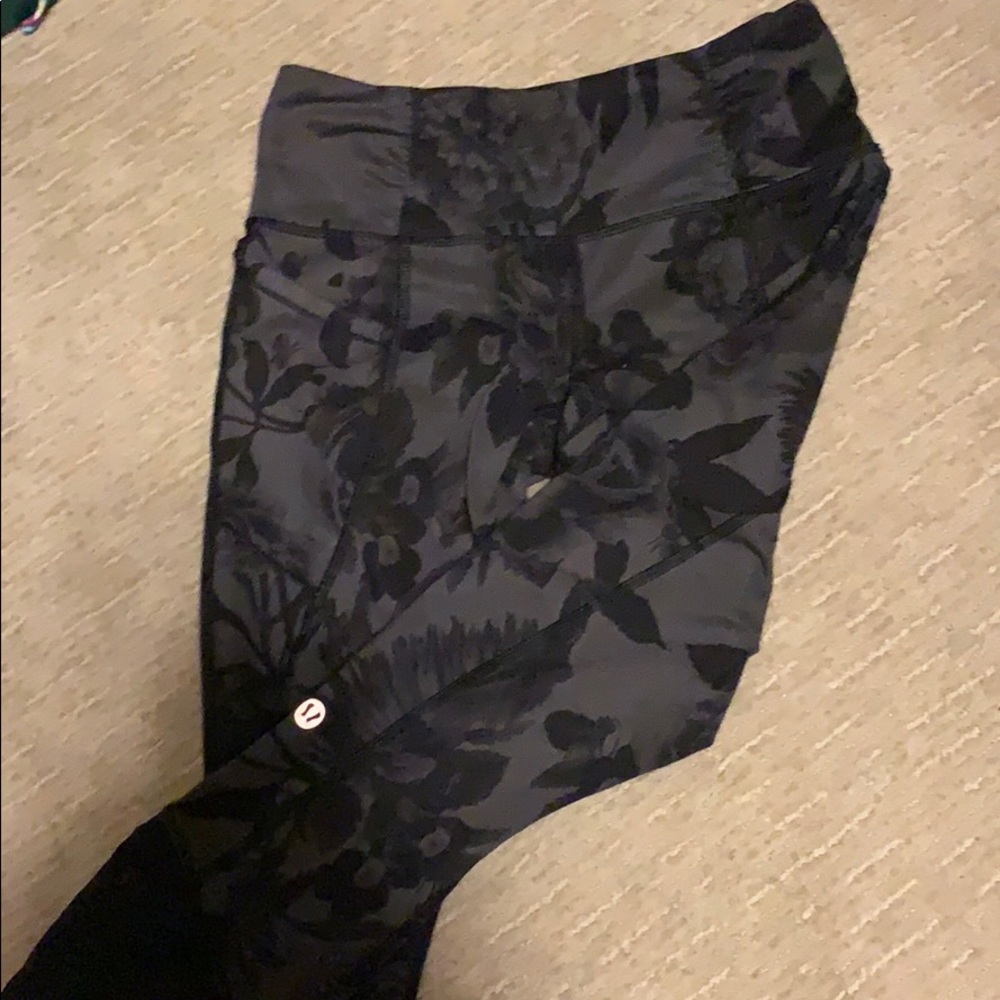 Lululemon palm print 7/8 leggings